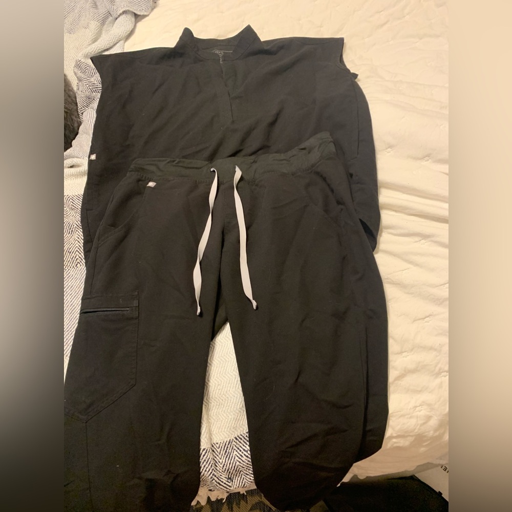 Medium Black Figs Jogger Scrub Set